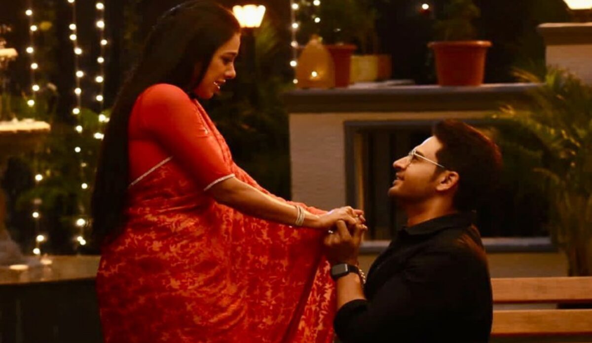 Anupama: Anuj goes on knees, expresses his love